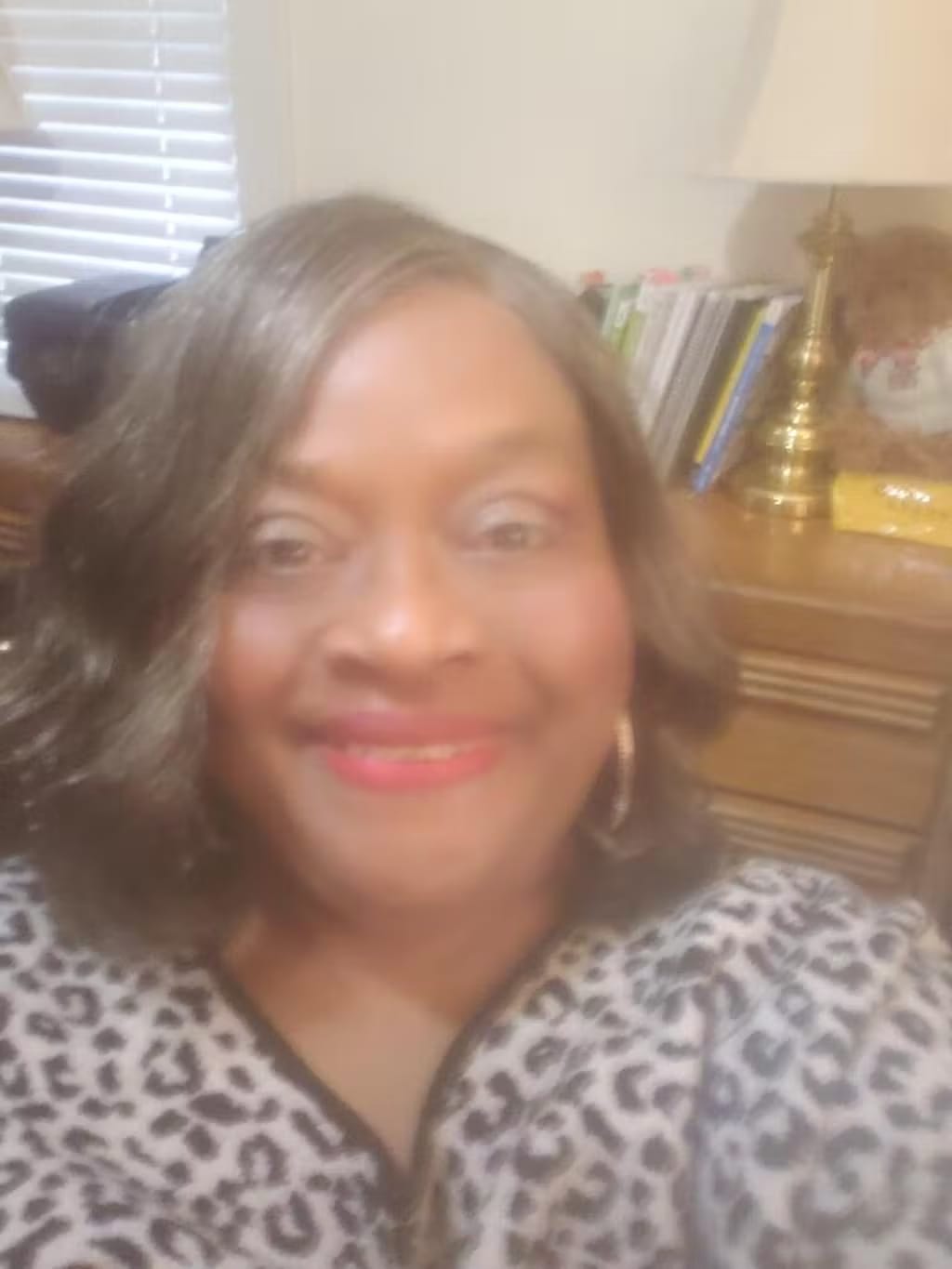 Customer photo review of Luvwin 5x5 Salt & Pepper Body Wave Glueless Bob Wig 100% Human Hair