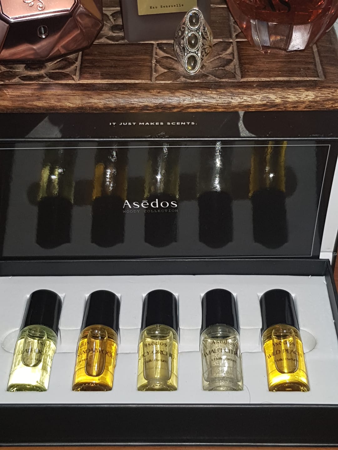 Customer photo review of Asēdos Perfume Oil Collection - Woody
