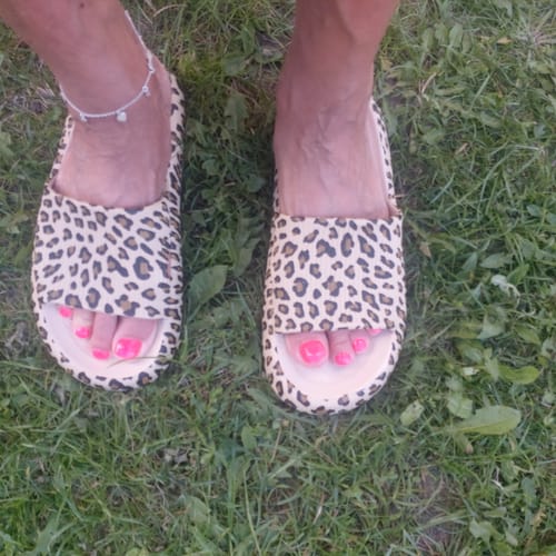 Customer photo review of HappyFlops Limited Editions