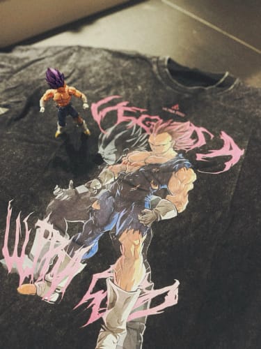 Customer photo review of Vegeta Oversized Vintage T-shirt V1