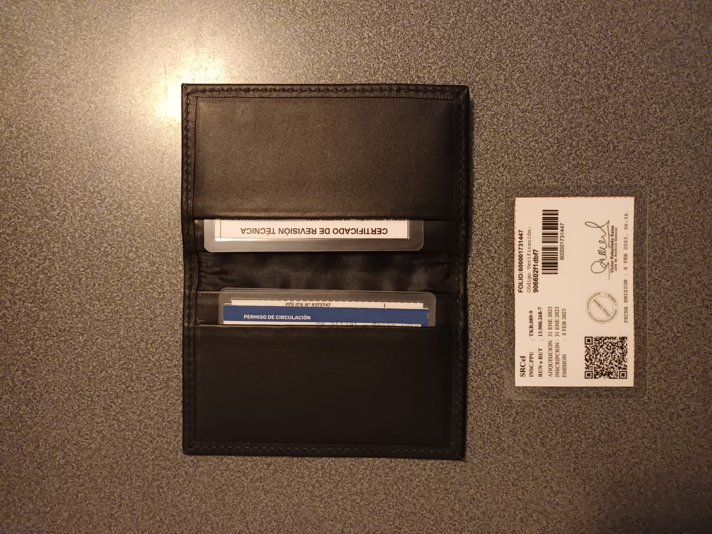 Customer photo review of Porta documentos auto