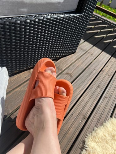 Customer photo review of HappyFlops Original