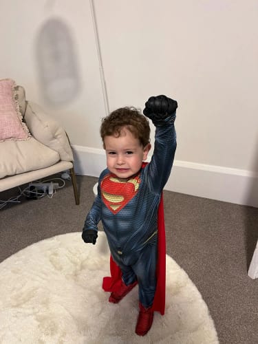Customer photo review of Cosplay Superman - Homem de Aço ( Henry Cavill ) Tamanho Adulto e infantil