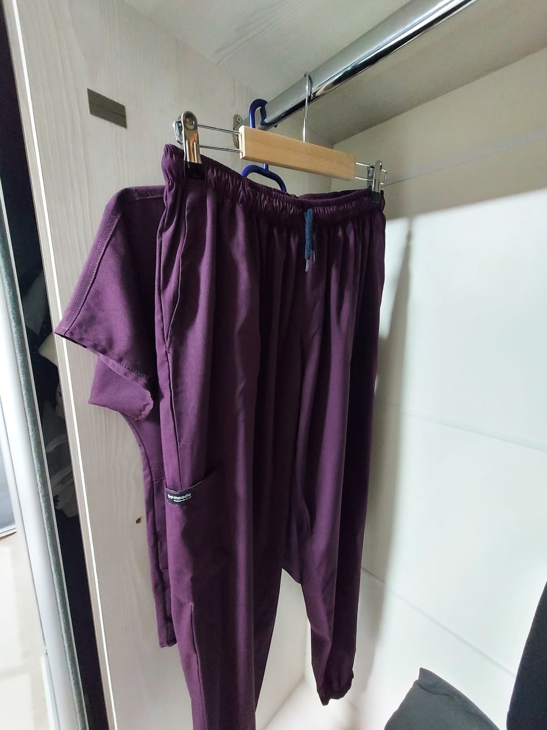 Customer photo review of Costum Medical Grena, Unisex - Sour Cherry - Model Activity