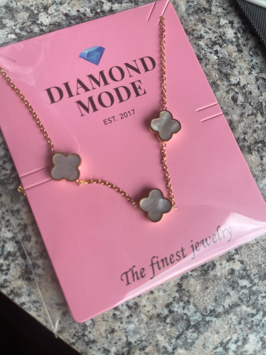 Customer photo review of Three Clovers Kette | 18K vergoldet