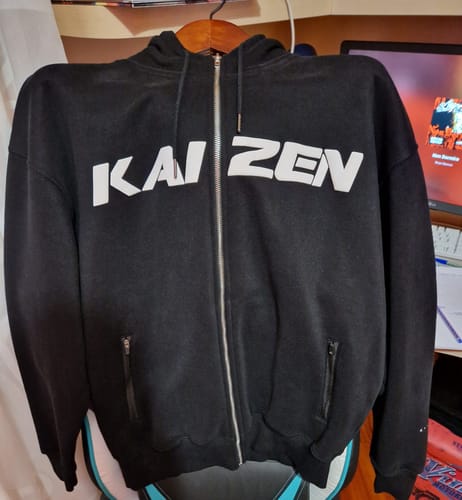 Customer photo review of TEAM KAIZEN™ OVERSIZE FULL ZIP HOODIE