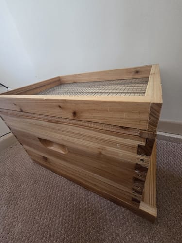 Customer photo review of BeeCastle Beehive Candy Board Feeder: Winter-Ready and Assembled for 8 Frames with Wax Paper-The Ultimate Winter Beekeeping Solution! 🍯🔍