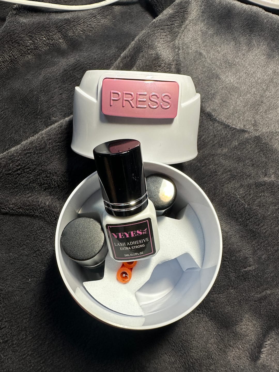 Customer photo review of Eyelash Glue Storage Tank