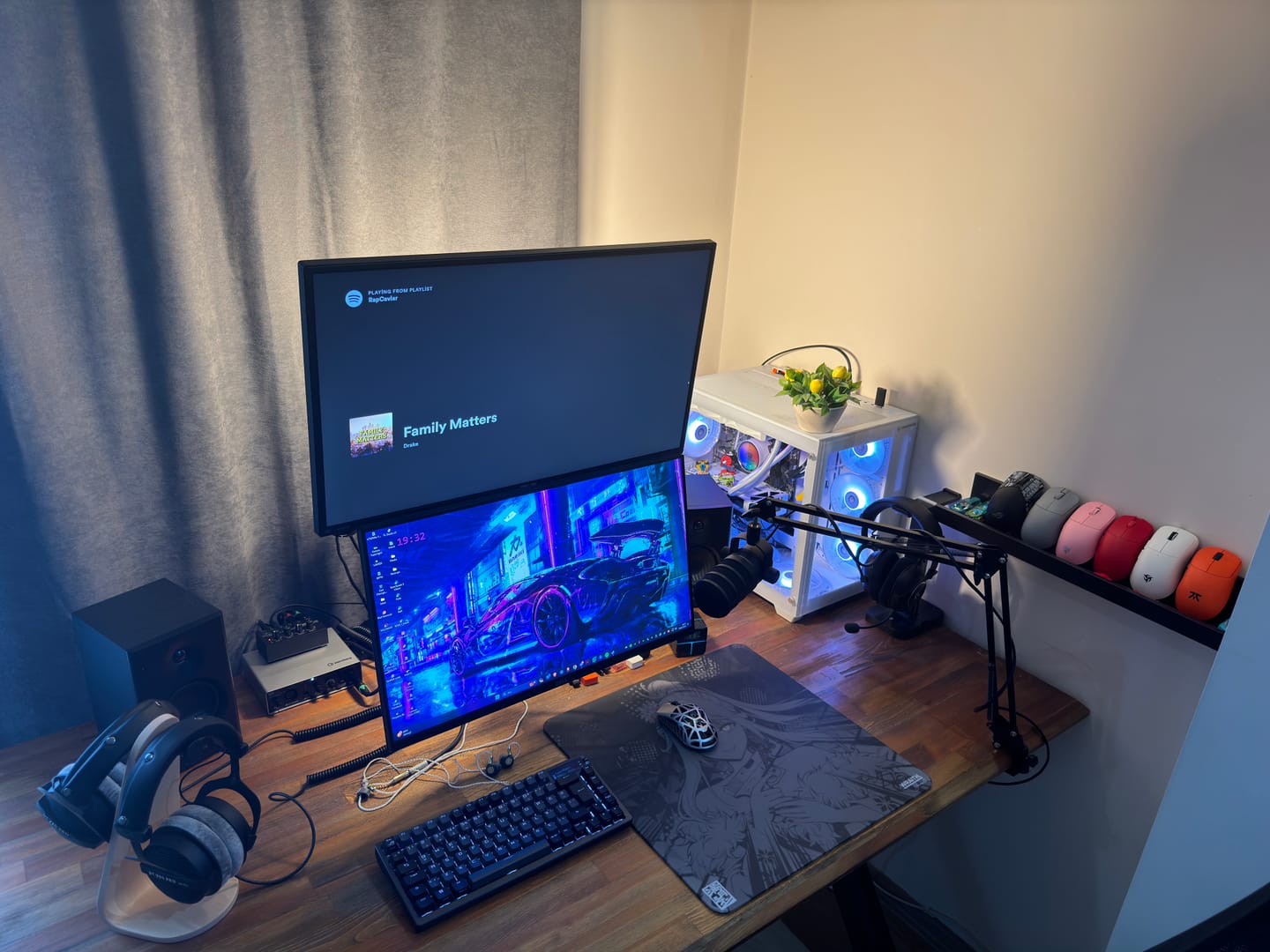 Customer photo review of Wraith Cosmic Glass V2 Cam Mousepad