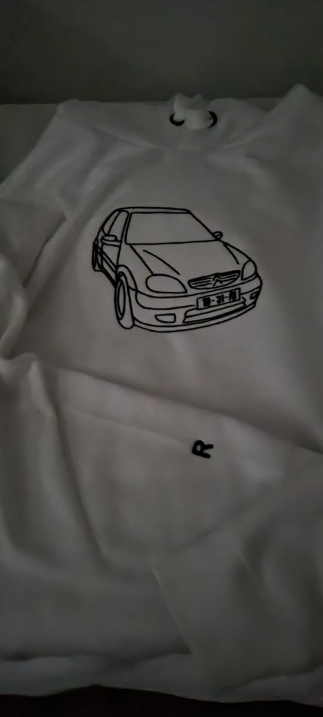 Customer photo review of Hoodie Retrato Line Art Personalizável