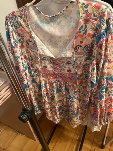 Customer photo review of Lässige Bluse mit farbenfrohem Blumendruck