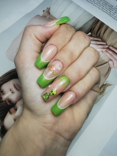 Customer photo review of Gel nail polish Studios, Neon Green, 8ml