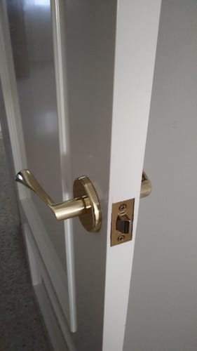 Customer photo review of Manilla modelo 'ARI130' con roseta redonda tapa-pomos dorado brillo para puertas