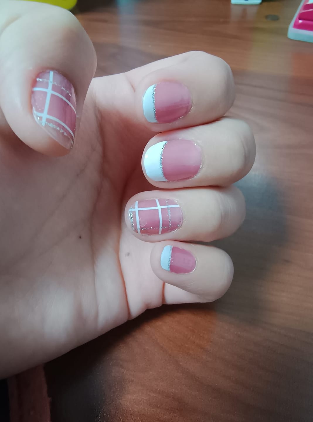 Customer photo review of Essence Esmalte Gel  Gloss 'N Roll