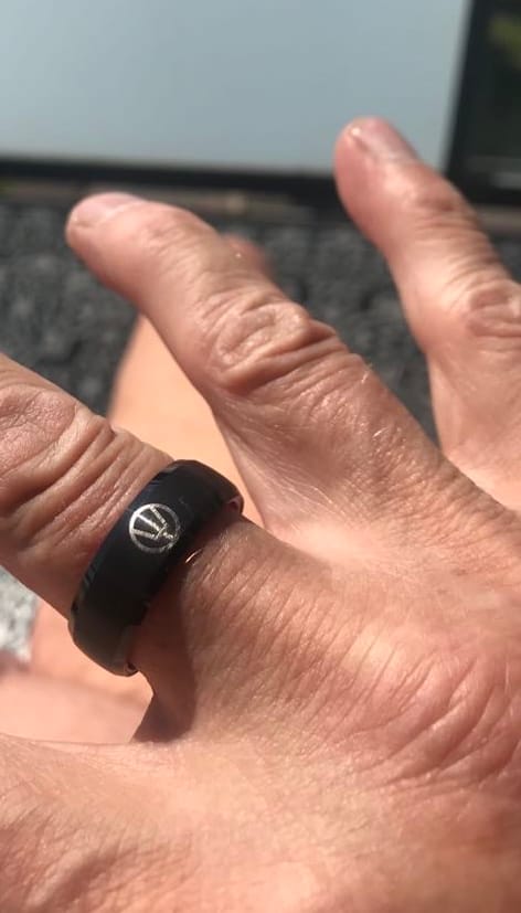 Customer photo review of Svart & Röd Swinger Ring