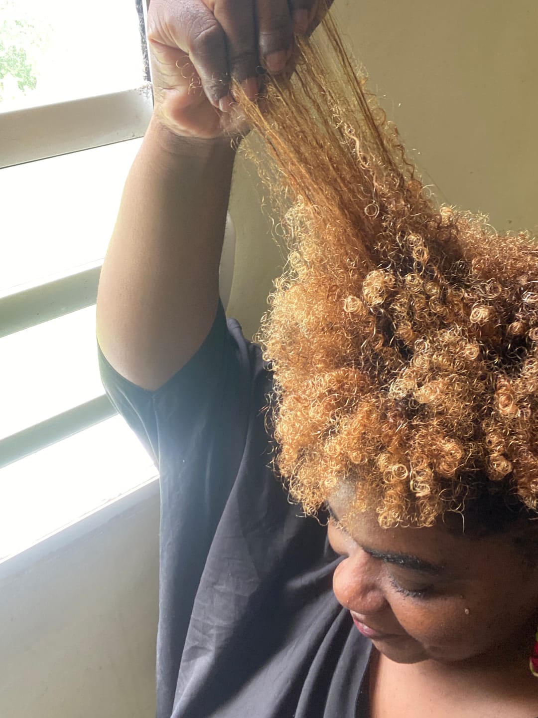 Customer photo review of Sérum Capiboost Hibiscus & Orties 120ml pour la pousse des cheveux bouclés frisés crépus