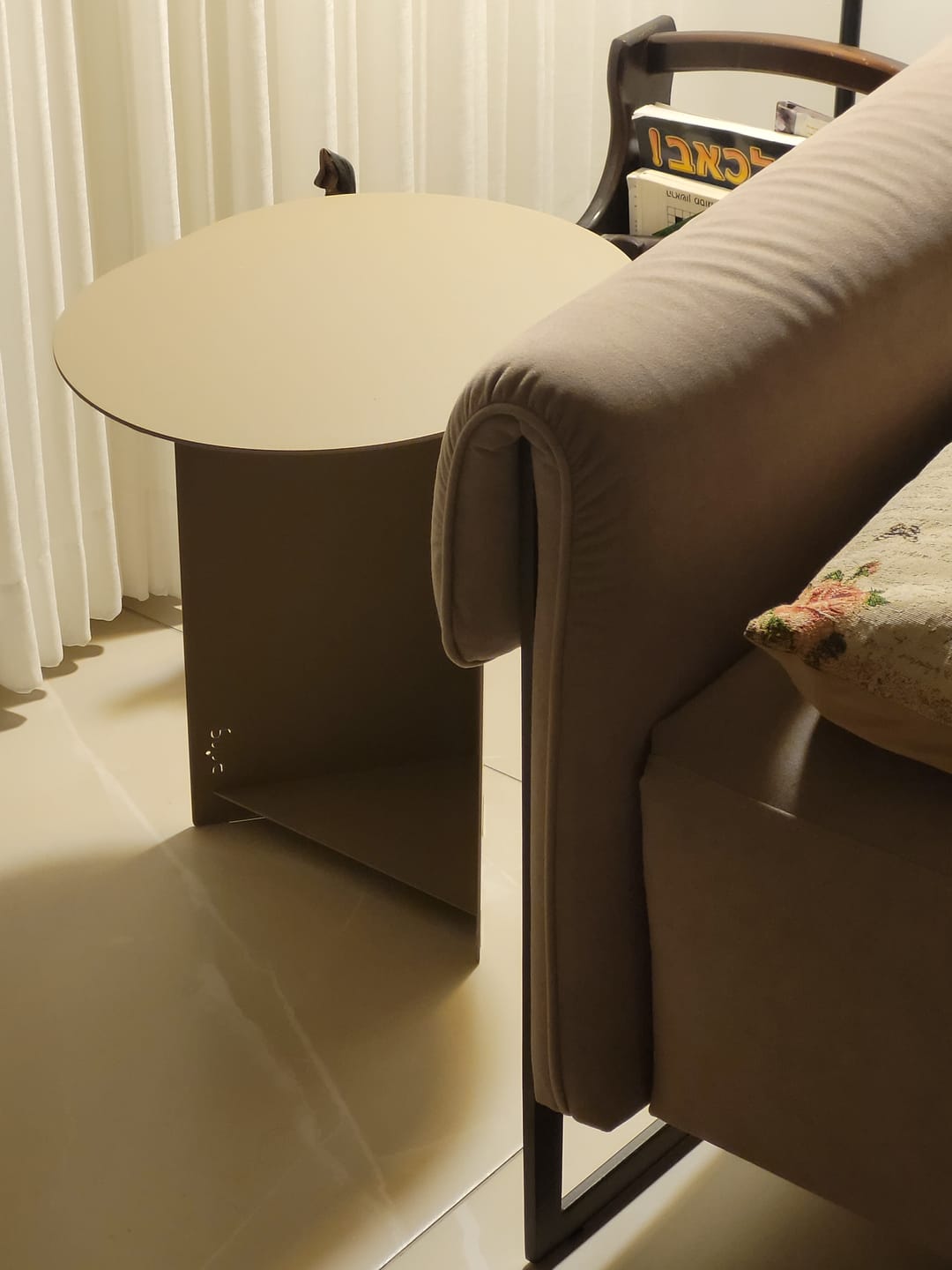 Customer photo review of שידת צד OVAL-E
