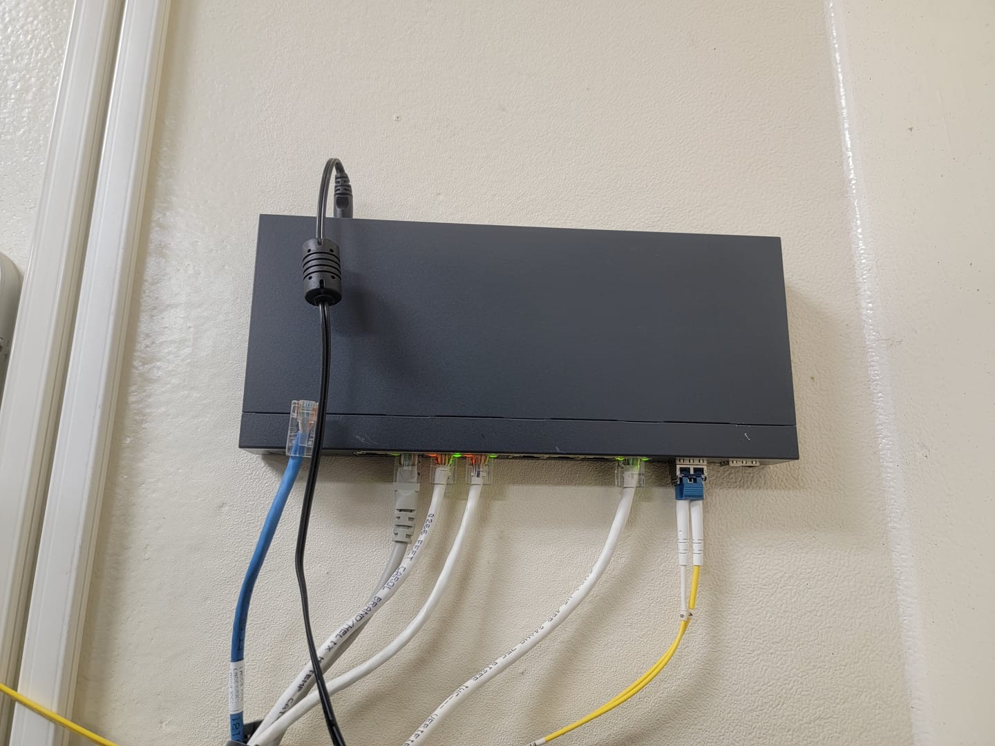 Customer photo review of EWS2910P-FIT: EnGenius Fit 55W Gigabit PoE 8 Port Switch