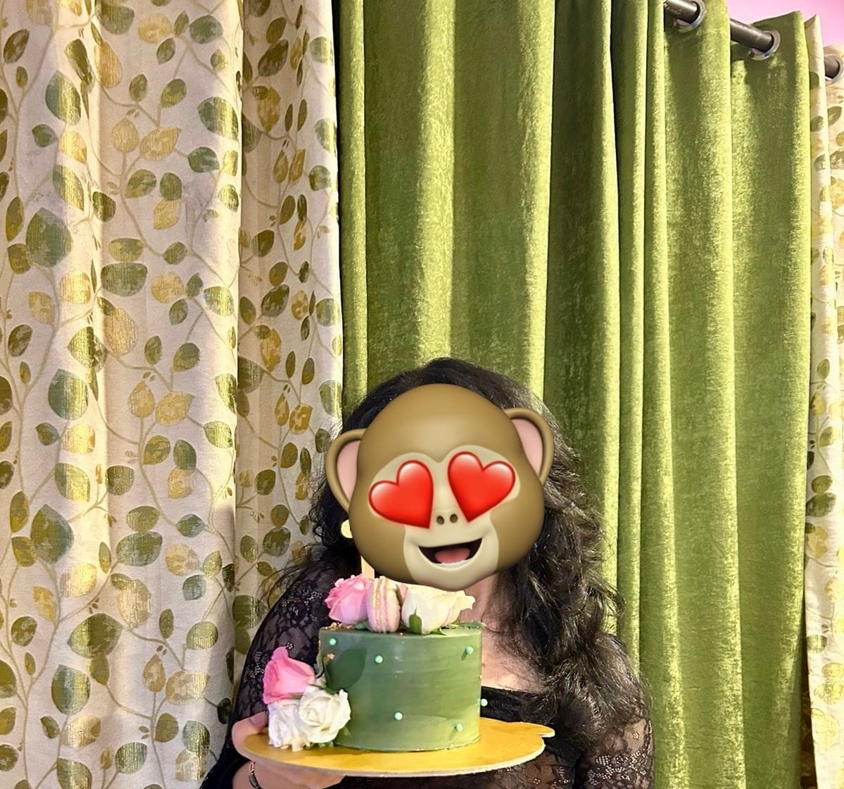 Customer photo review of Bottle Green Floral Cake