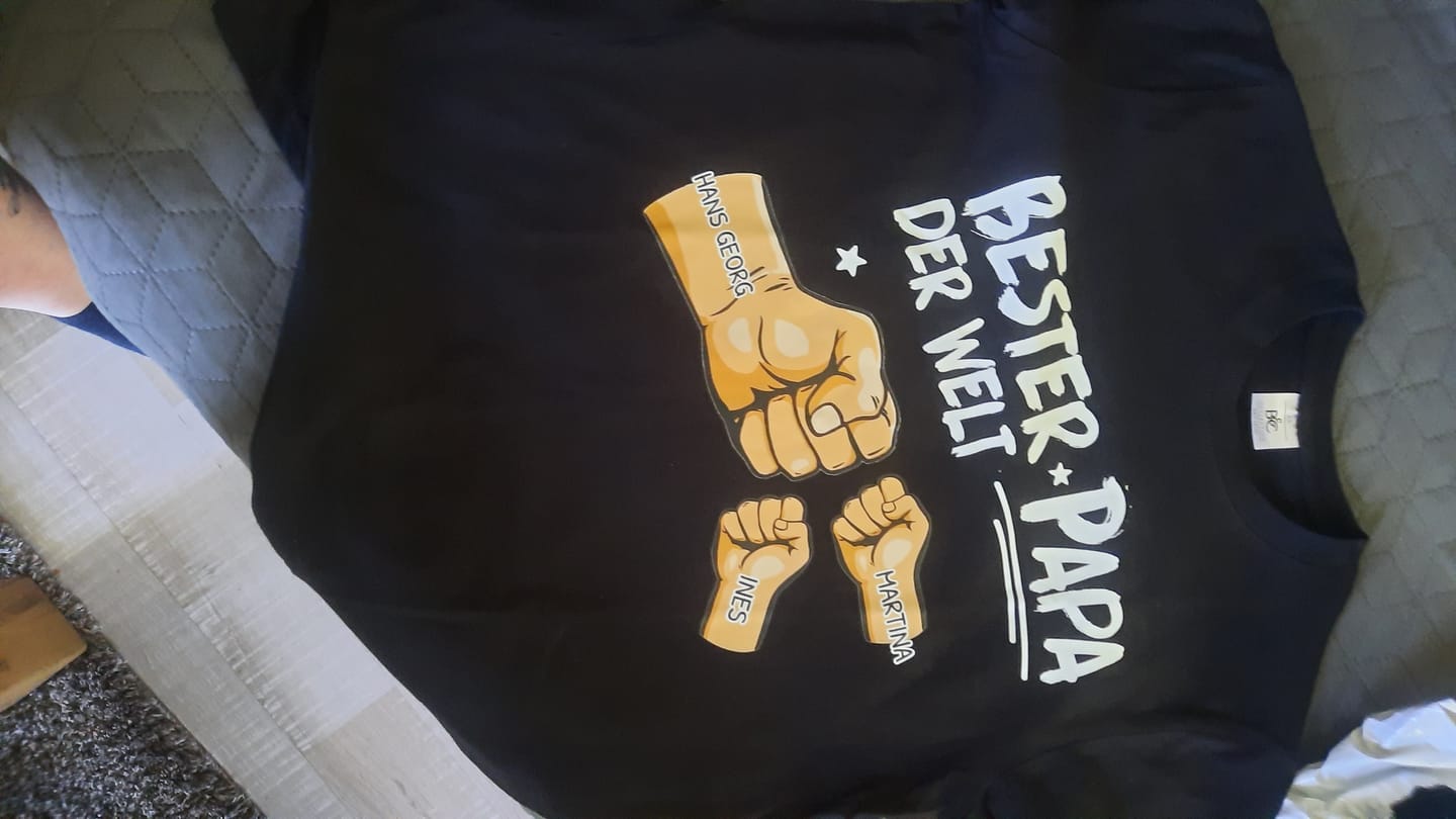 Customer photo review of Bester Papa Ever - Personalisiertes T-Shirt für Papa dunkel
