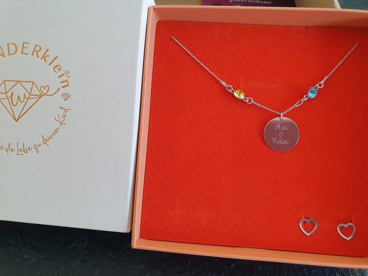 Customer photo review of Halskette mit Geburtsstein und Gravur