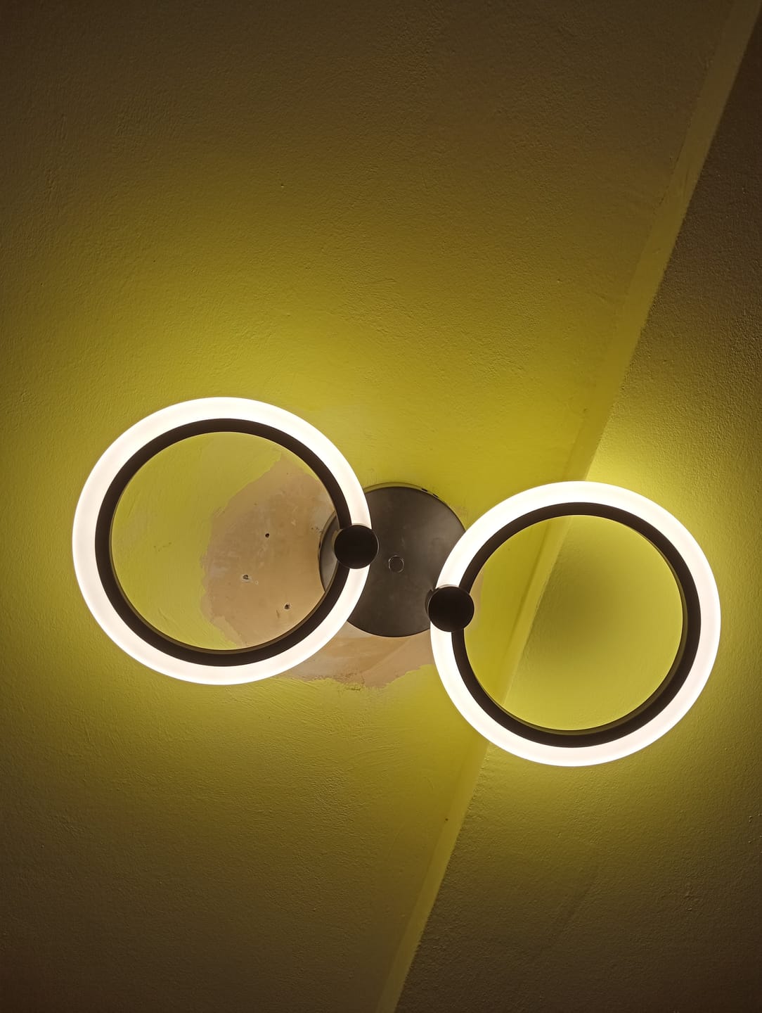 Customer photo review of Lustra LED Doua Cercuri Negre Echivalent 250W Telecomanda