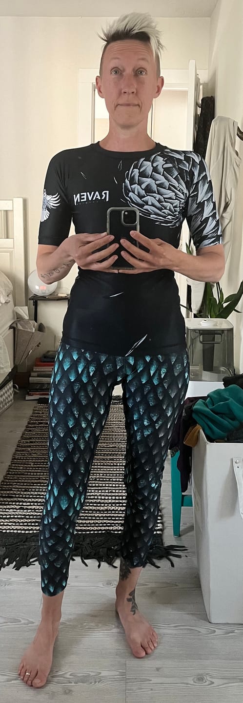 Customer photo review of Green Dragon Scale Leggings