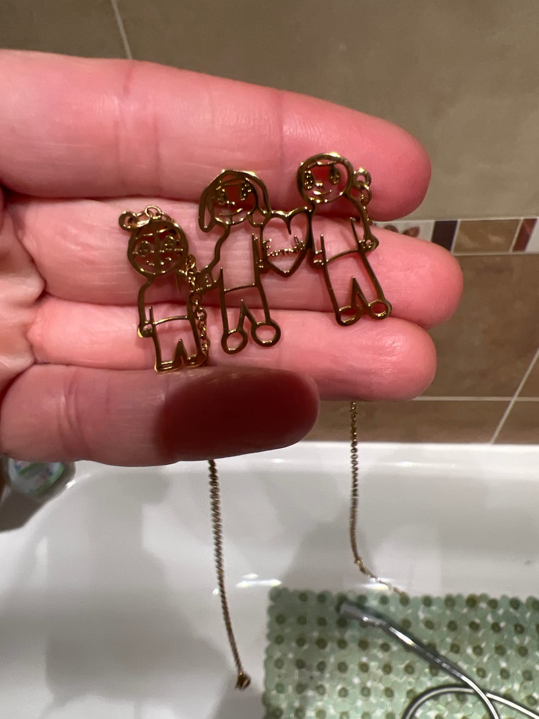 Customer photo review of Dibujo infantil personal como Collar o Colgante
