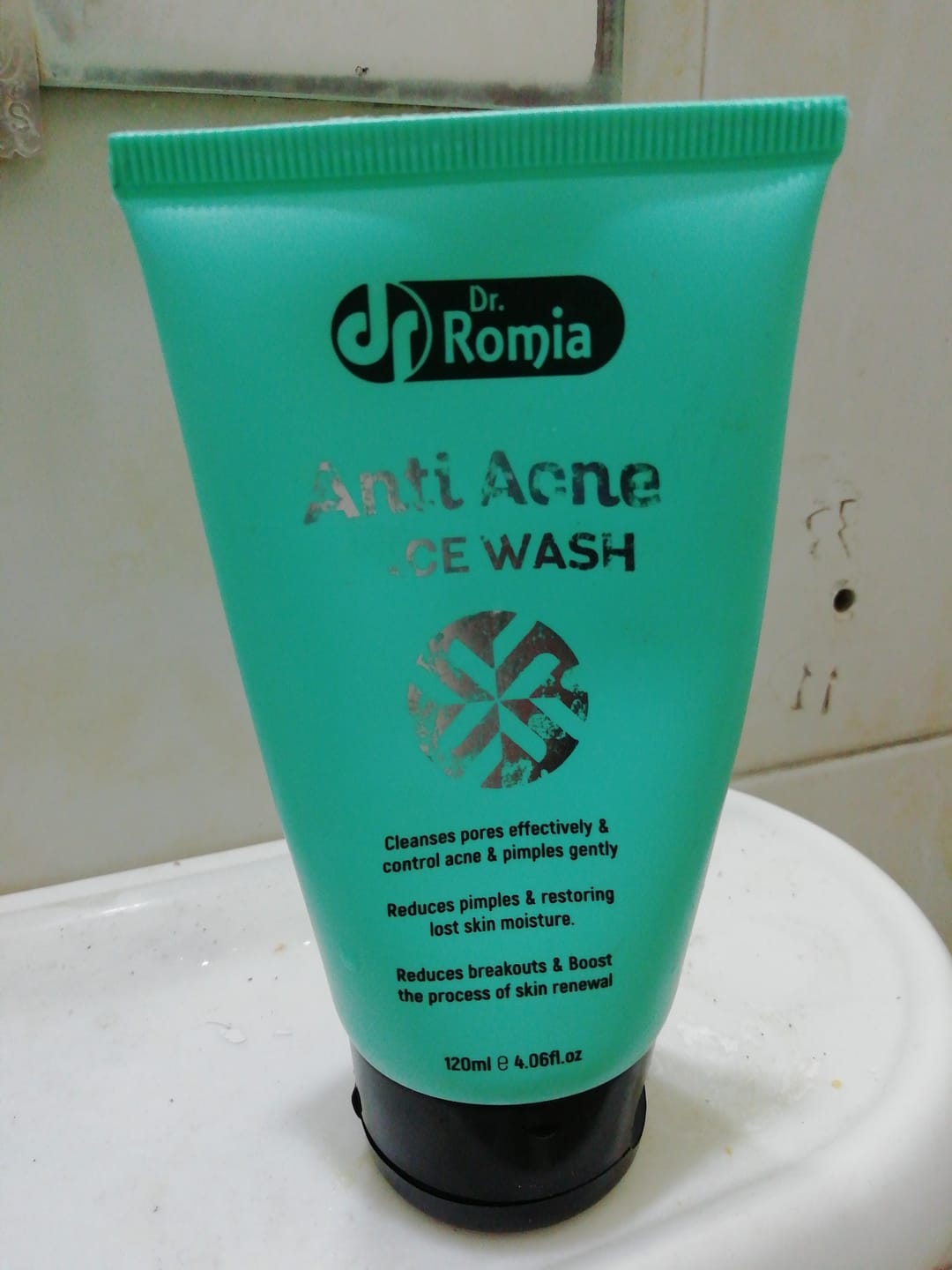 Customer photo review of Best Face Wash For Acne in Pakistan – Anti Acne Face Wash