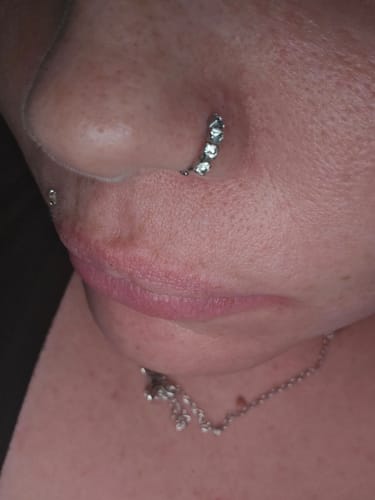 Customer photo review of Piercing au nez Amalya