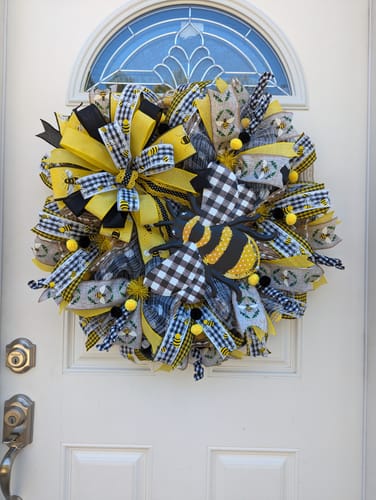 Customer photo review of 5'L 2-Color Pompom Wire Garland Yellow/Black MG1049Y9