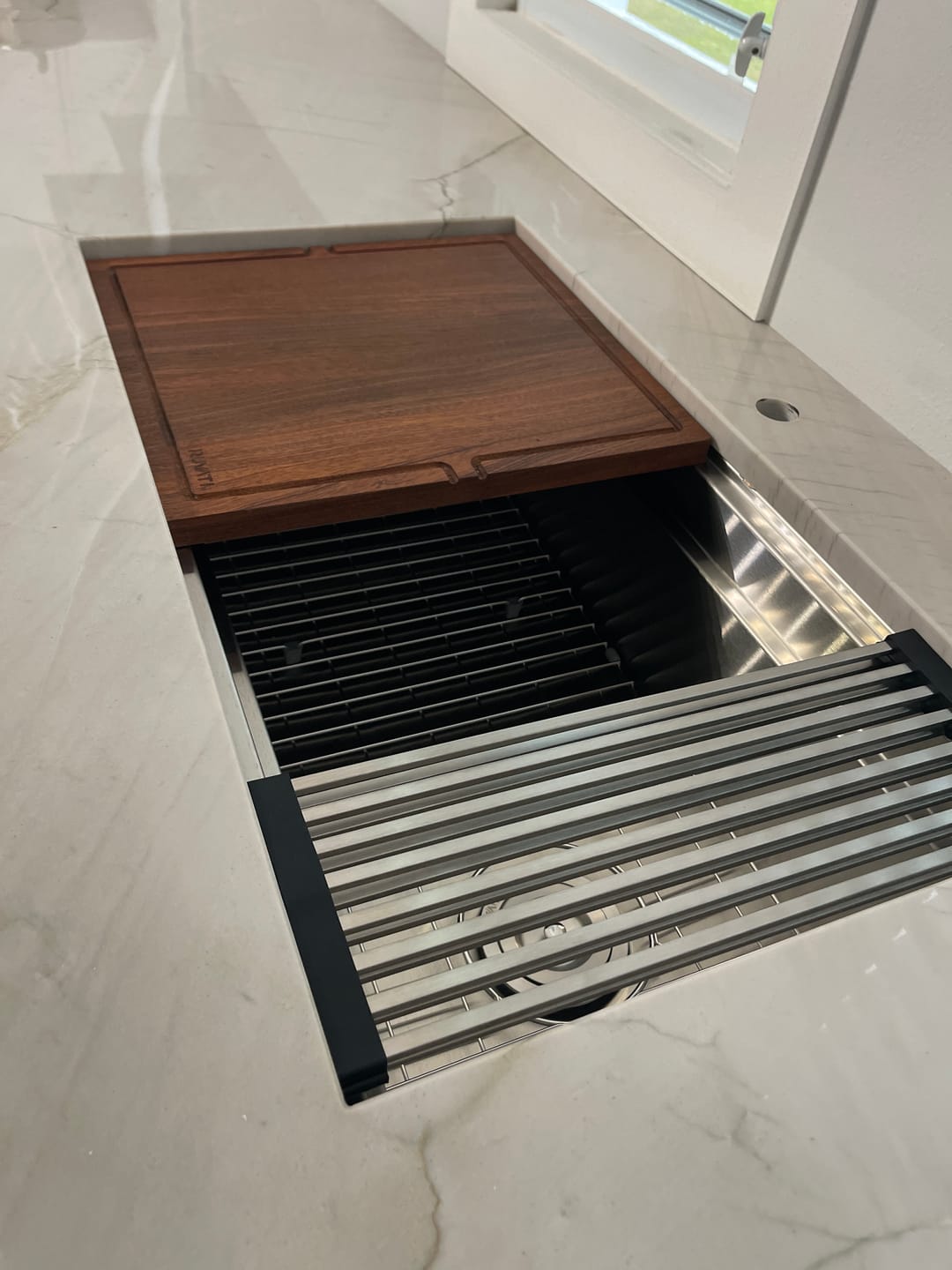 Customer photo review of RUVATI RVH8222 33-inch Workstation Two-Tiered Kitchen Sink Undermount