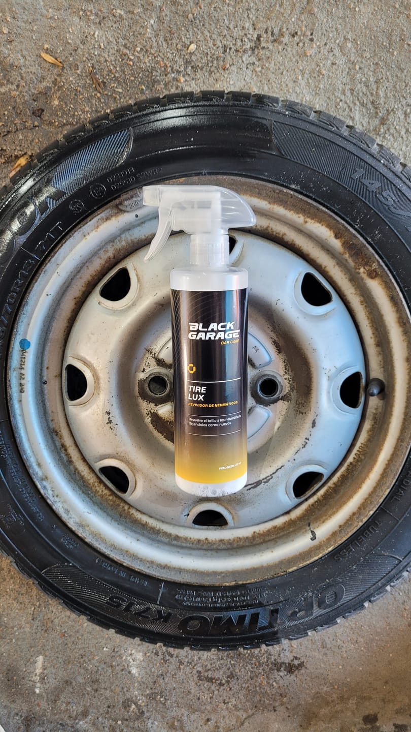 Customer photo review of Tire Luxe - Revividor de Neumáticos BLACK GARAGE