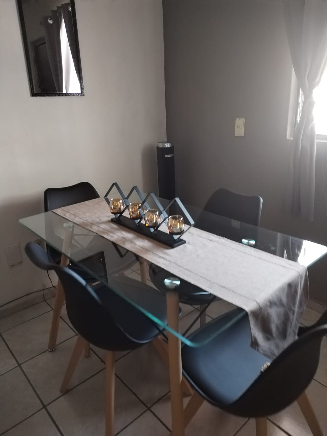 Customer photo review of Comedor Mesa Oslo Crista T5  + 4 Sillas Frankfurt