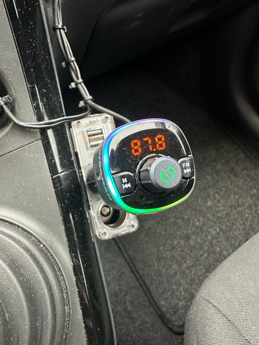 Customer photo review of Wegman Bluetooth FM Transmitter - Bluetooth Carkit - Autolader USB C