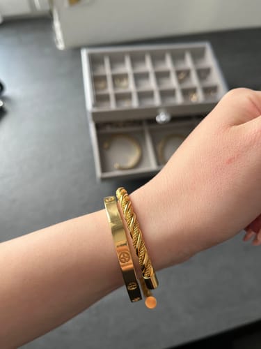 Customer photo review of Timeless Deluxe Armreif 14K Vergoldet