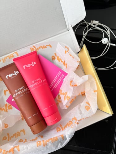 Customer photo review of Sand Repellent - Strawberry Swirl