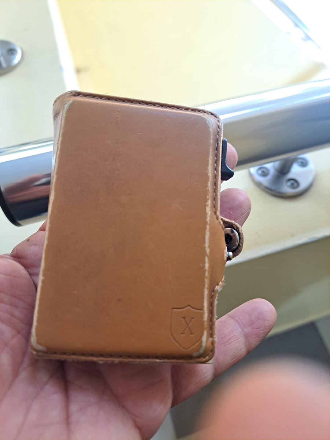 Customer photo review of Billetera Modelo AirTag