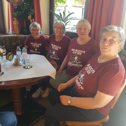 Customer photo review of Mir reicht's ich geh wandern - Damen Premium Organic Shirt