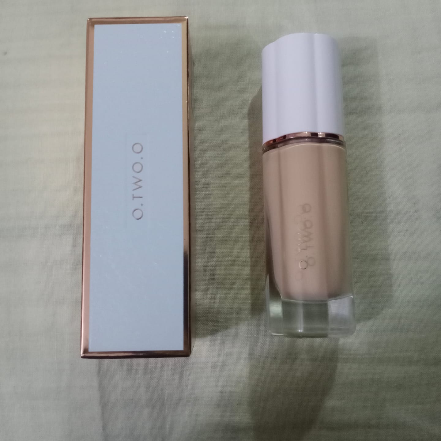 Customer photo review of O.TWO.O OIL FREE SOFT MIST LOCKING FOUNDATION
