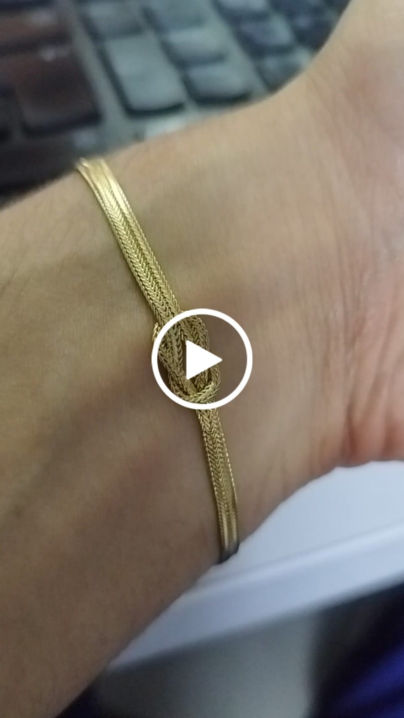 Customer video review of Pulsera Unity en Oro laminado 18k Para Dama