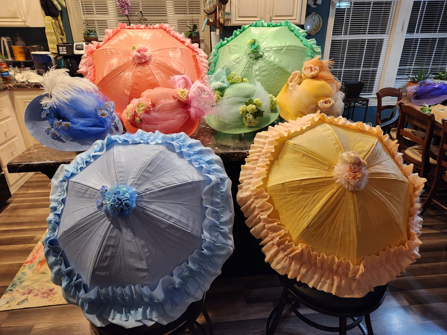 Customer photo review of Ostrich Blondene Floss Feathers