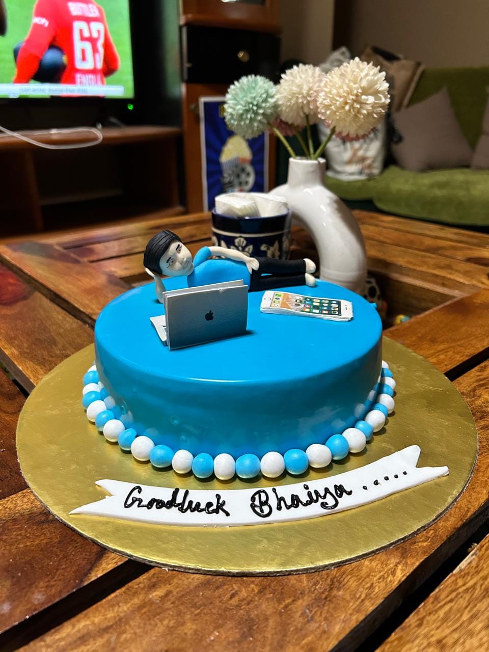 Customer photo review of Side Workaholic Cake