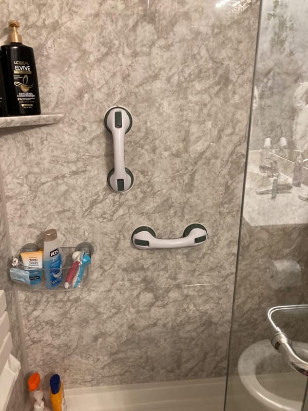 Customer photo review of OZBATH™ Safety Grab Handle - 50% OFF TODAY