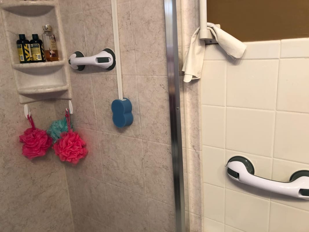 Customer photo review of OZBATH™ Safety Grab Handle - 50% OFF TODAY