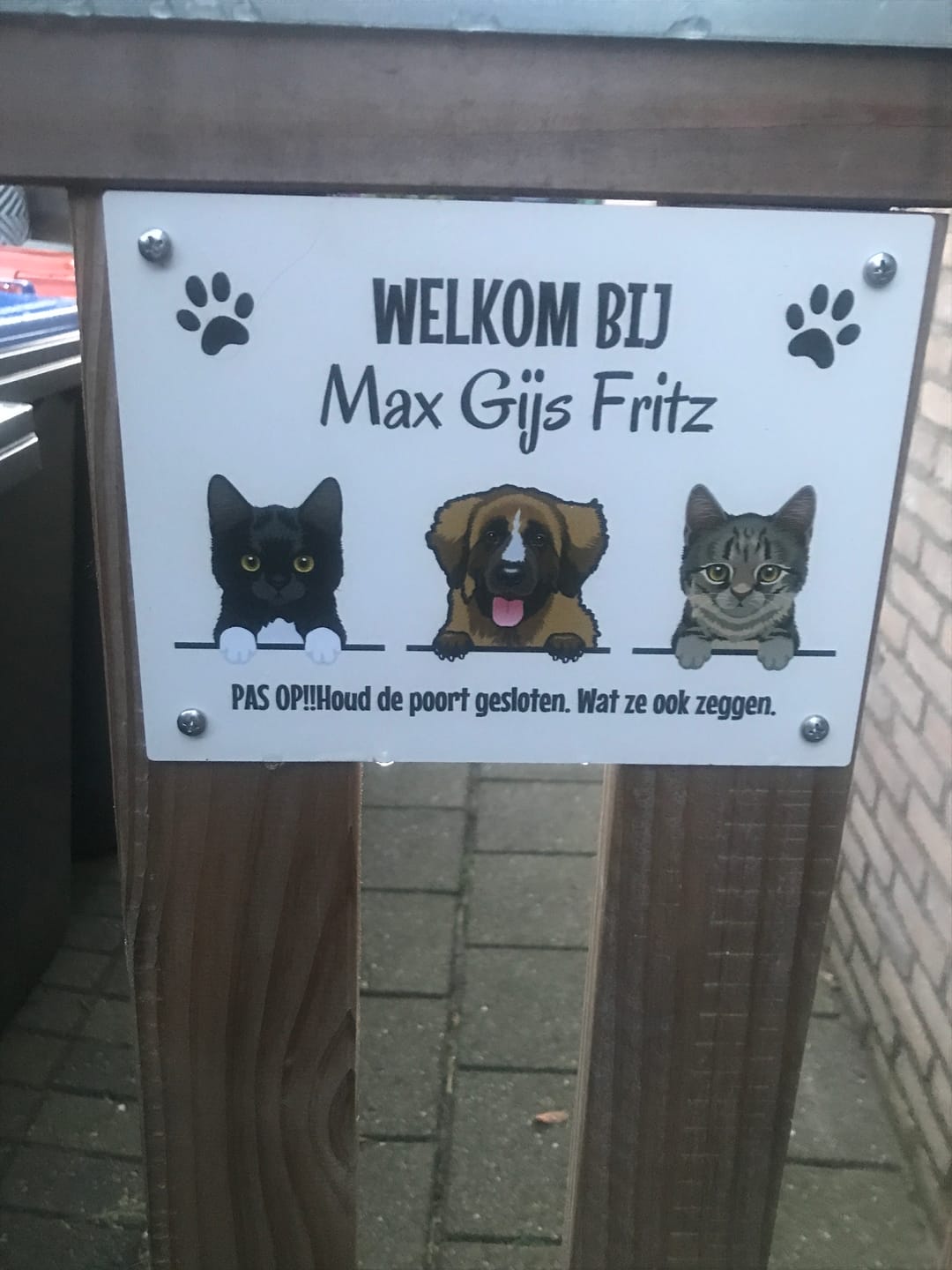 Customer photo review of Spionerende huisdieren- Gepersonaliseerde deurbord