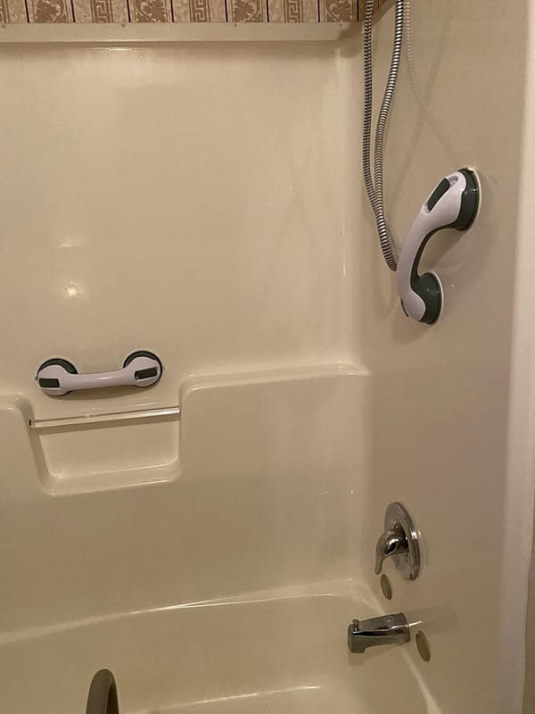 Customer photo review of OZBATH™ Safety Grab Handle - 50% OFF TODAY