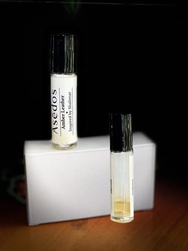 Customer photo review of AMBER LEATHER PERFUME OIL