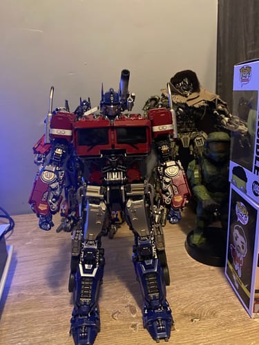 Customer photo review of Magnificent Mecha MM01 MM-01 Optimus Prime OP Bumblebee Movie 2.0 Version 30cm / 12"
