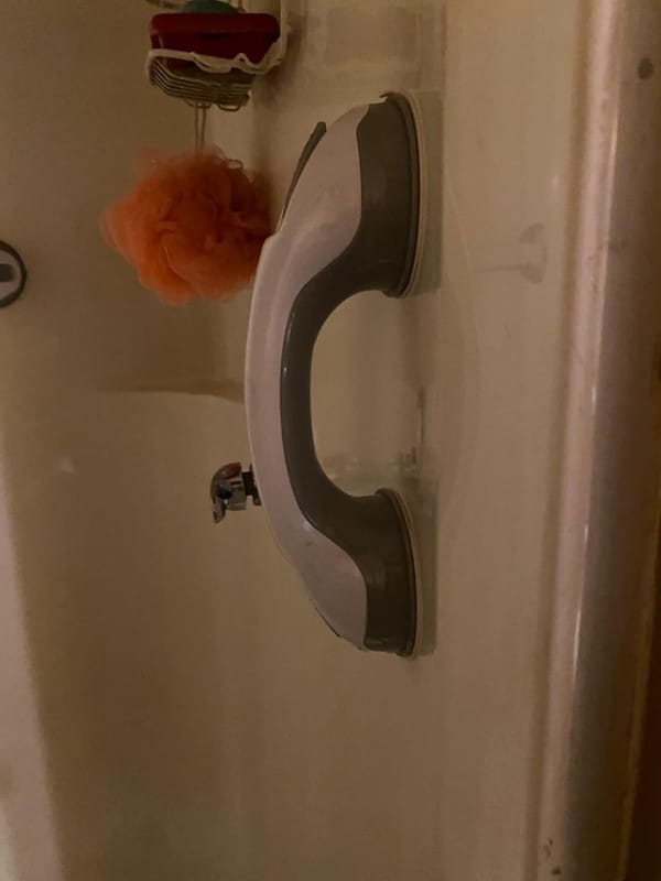 Customer photo review of OZBATH™ Safety Grab Handle - 50% OFF TODAY